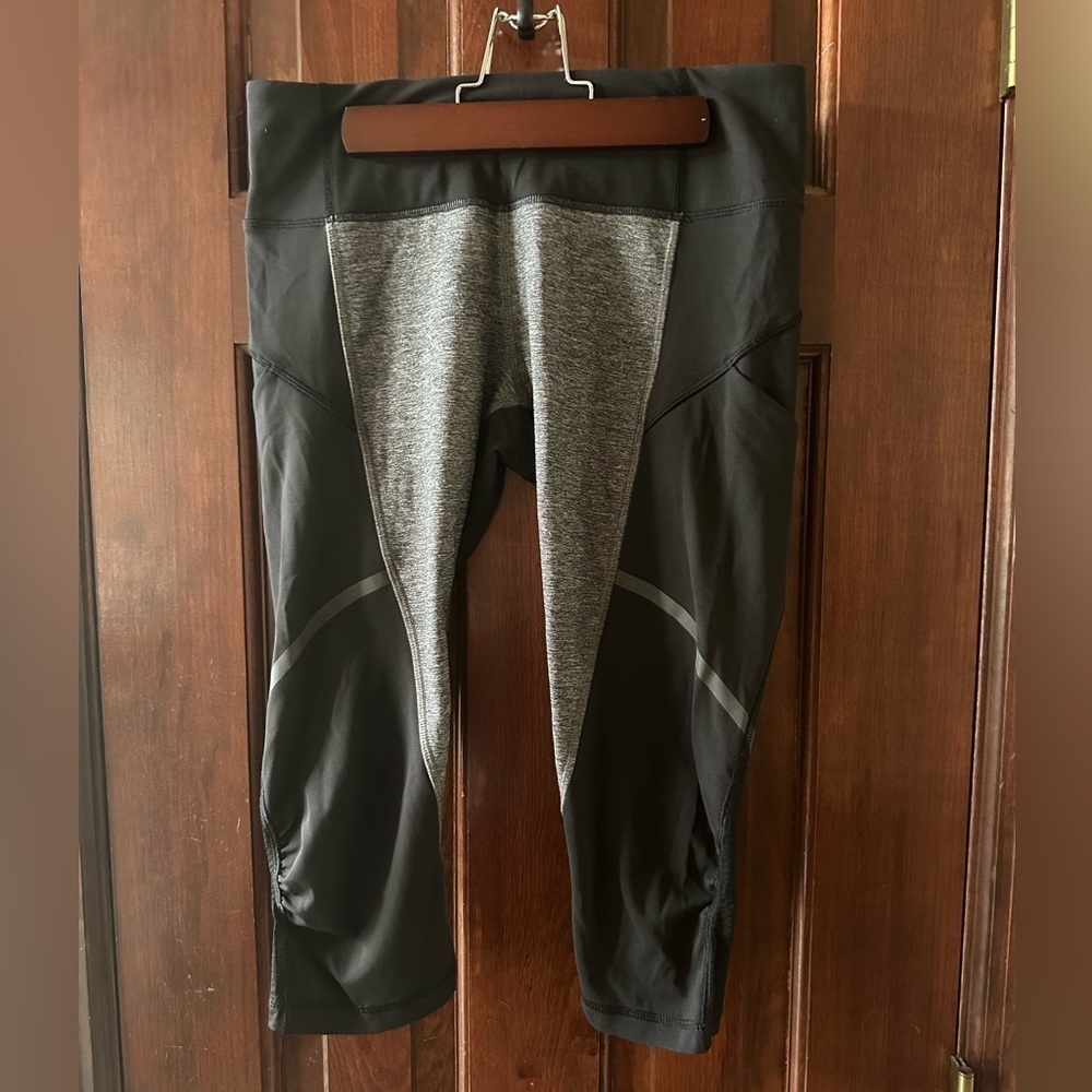 Lululemon Fast Free Crop Black Gray Side Pockets Size 6